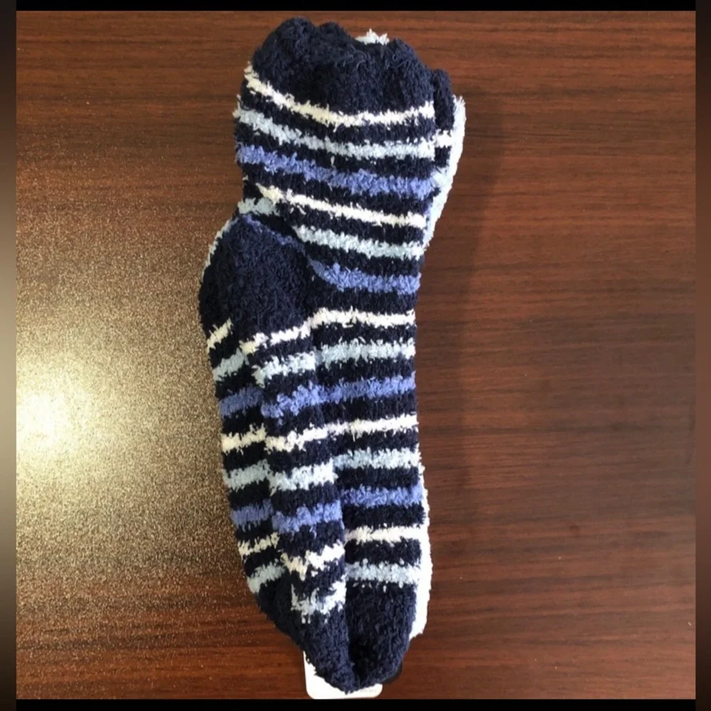 NWT Tahari Plush Socks (3 Pairs) - Picture 3 of 4